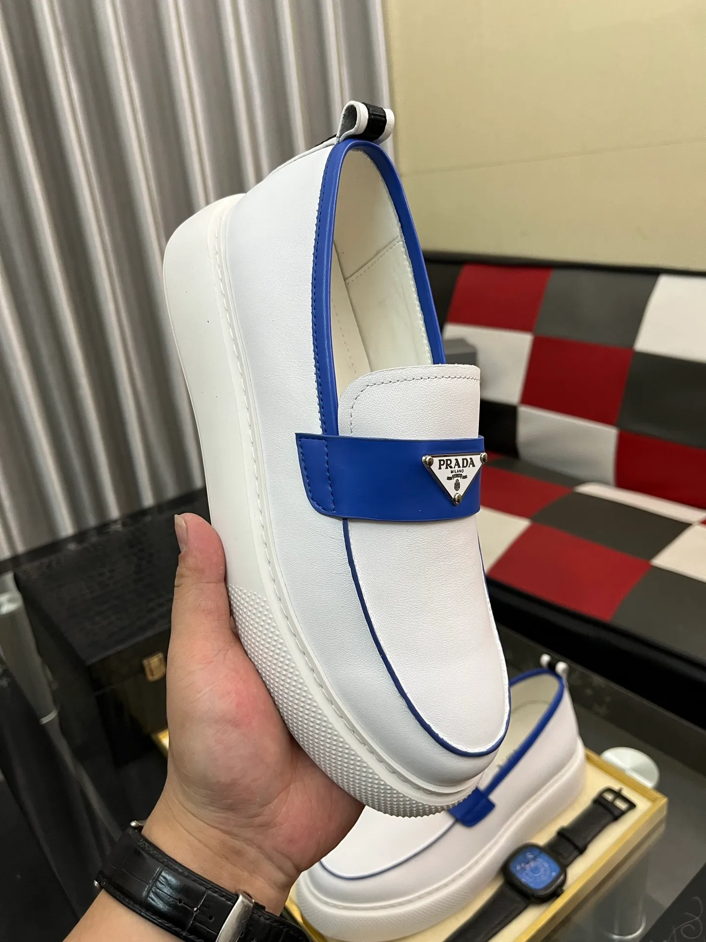 Men's shoes 💰: 560⌚️⌚️[PRADA] Prada casual shoes, originally developed 1:1, made of high-mercerized cowhide with imported cowhide, silk sheepskin lining, rubber outsole, comfortable and soft on the foot, size: 38-443️⃣Colors available